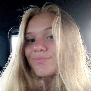 Meet your Posher, Holly